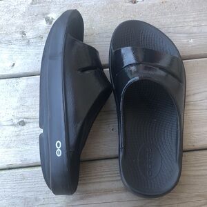 Women's 6 Men's 4 Oofos OOAHH Comfort Recovery Slides Sandals Oofoam Black